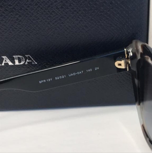 💯 - Authentic  New Prada PR 13YS UAO0A7 52 Ladies Sunglasses - Picture 12 of 13